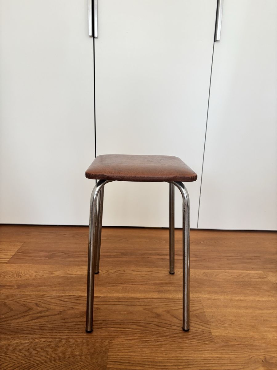 Tabourets: Hocker braun Kunstleder Metallgestell gebraucht – D'occasion à Zürich par neu_q7hd