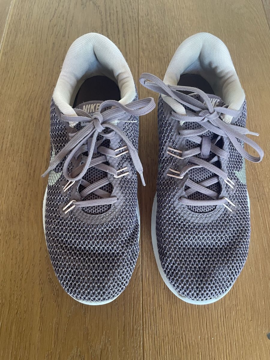 Nike Schuhe für Mädchen: Turnschuhe Nike – Gebraucht aus Aarwangen von erd_ngx8 1