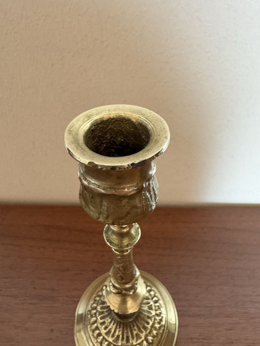 Portacandele: Antiker Kerzenständer aus Bronze – Usato da Balsthal venduto da Narulya 2