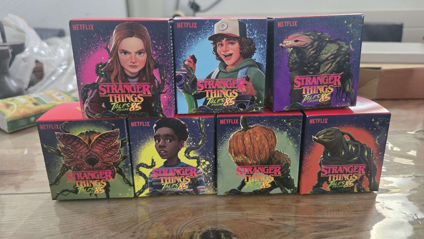 Mc Donald's Statuette: Stranger Things Tales From 85 Boxen - Mc Donalds – Nuovo e nell'imballaggio originale da schlieren venduto da Kingseth