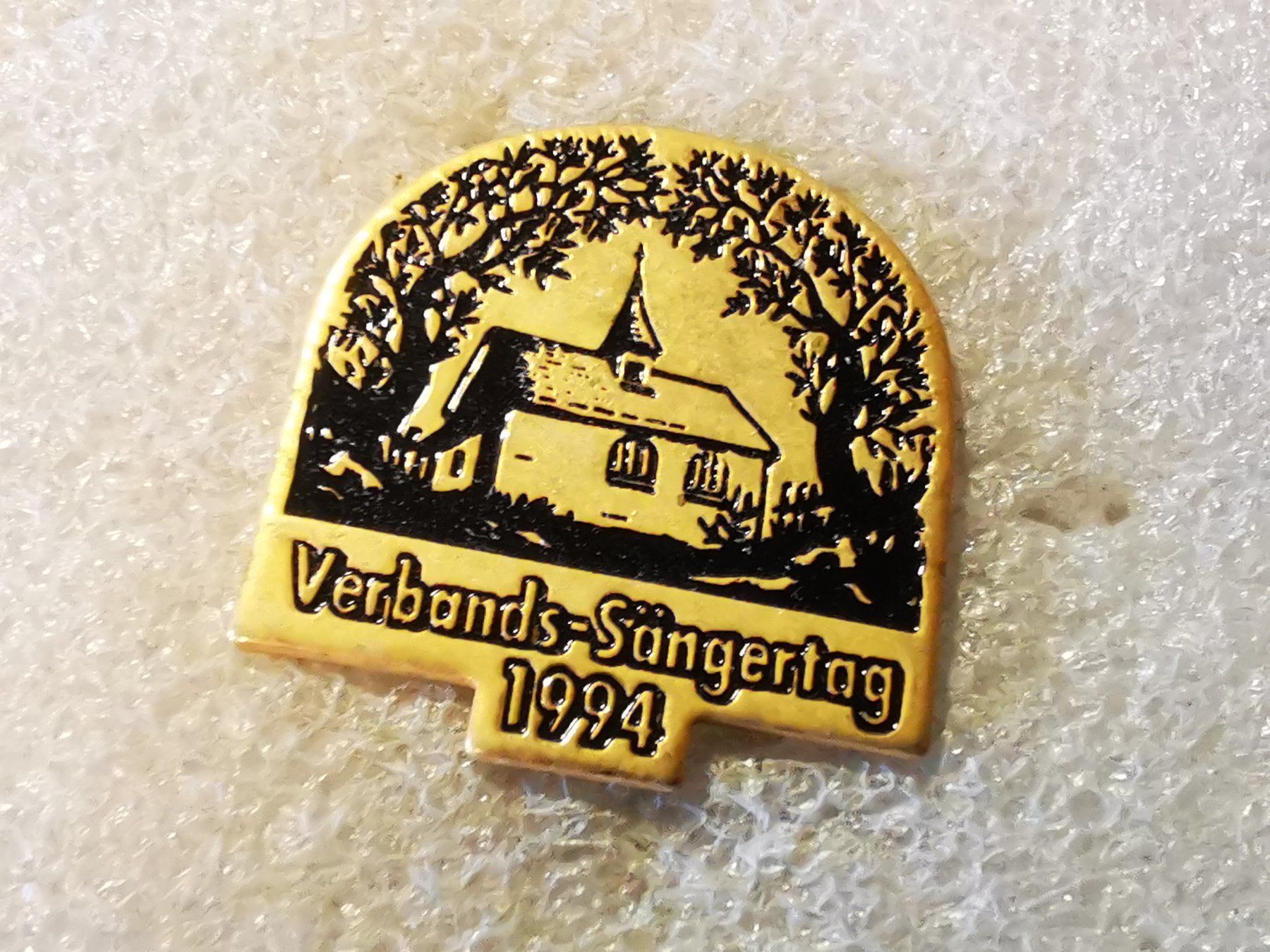 Placchette & Badge: Ansteckpin 133: Verbands Sängertag 1994 – Usato da Oppligen venduto da Pin-Fall-Shop