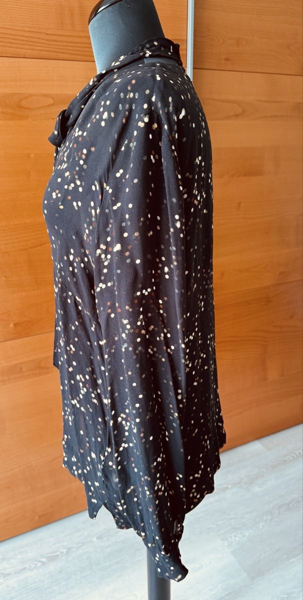 Nile Blusen: Nile Bluse / schwarz mit versch. Punkten Gr. M – Neu (gemäss Beschreibung) aus Morschach von jeanhenrifabre 2