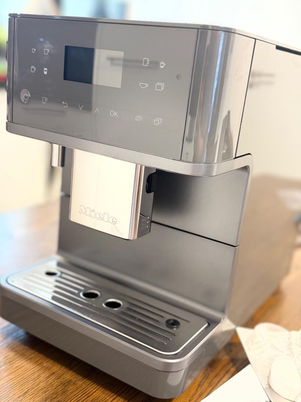 Miele Machines à café & Machines à expresso: Caffe Maschine MIELE CM 6560 – D'occasion à Wohlen AG par cam_f8rq 7