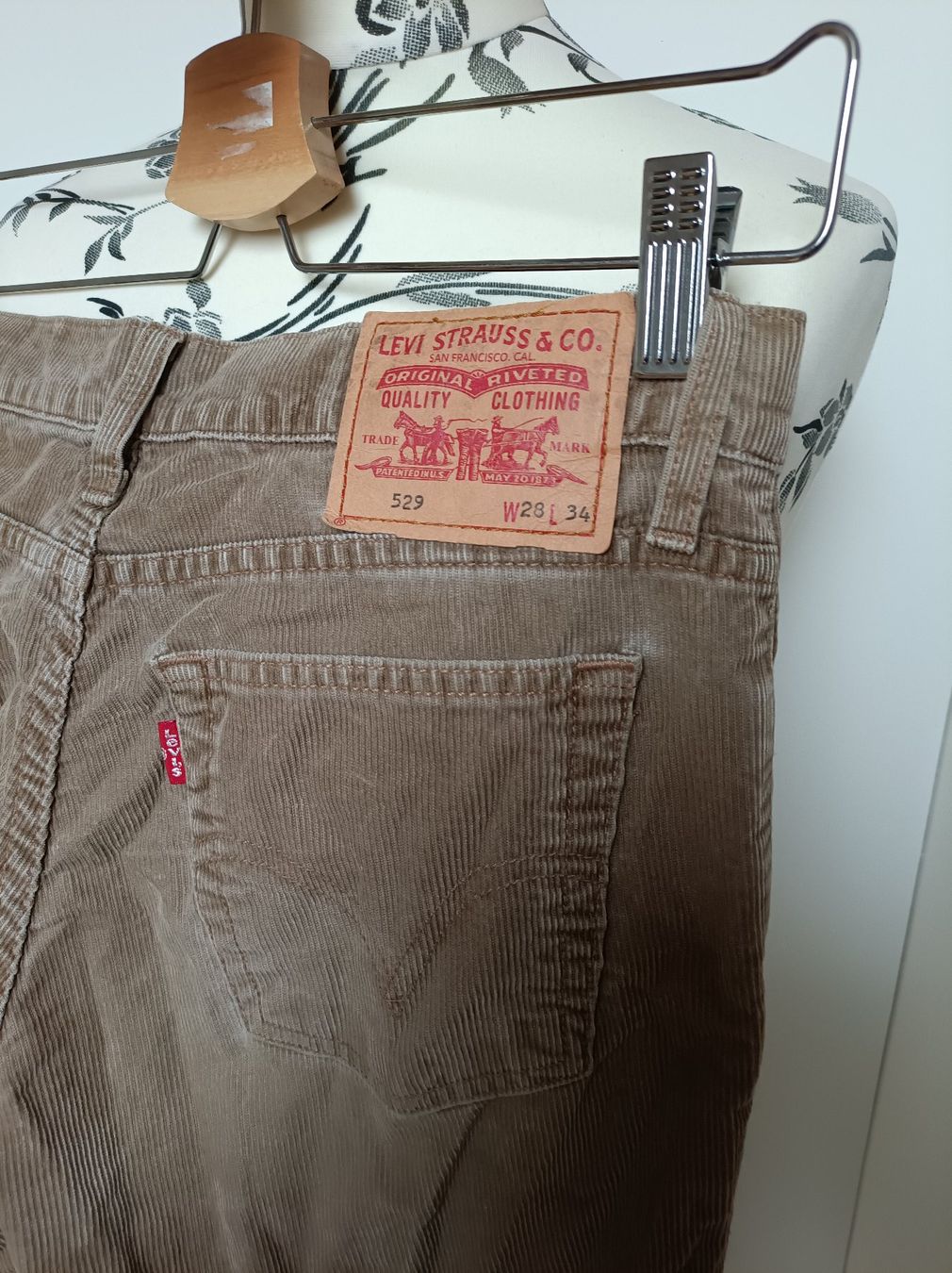 Levi's Hosen: Levis ausgestellte Cordhose W28 L34 – Gebraucht aus Peccia von LillyMarie98 4