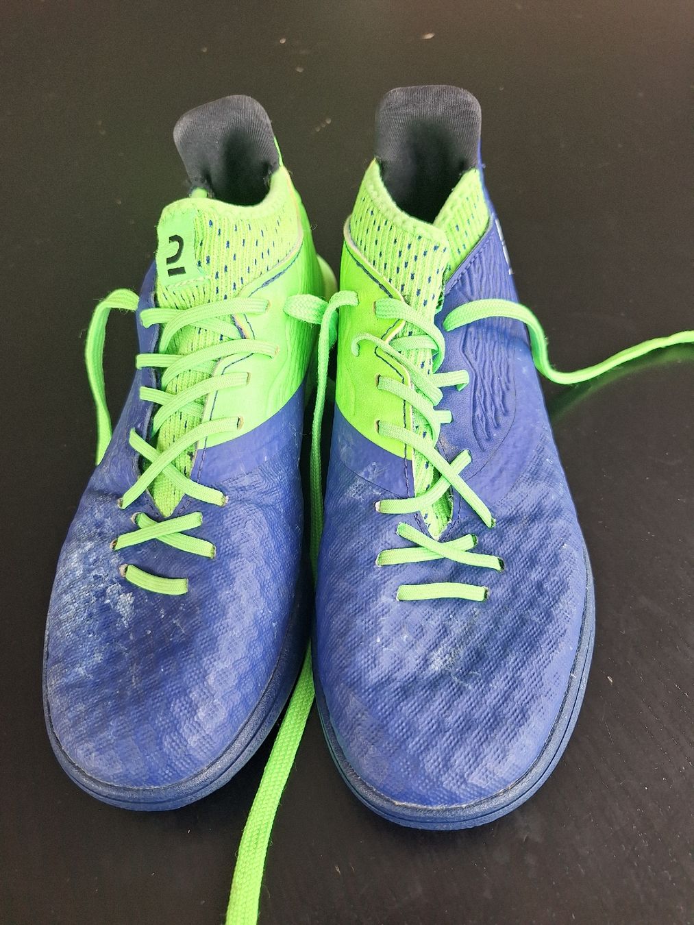 Next Scarpe da uomo: Fussballschuhe Kunstrasen Gr. 35 – Usato da Wilen b. Wollerau venduto da kaffirank