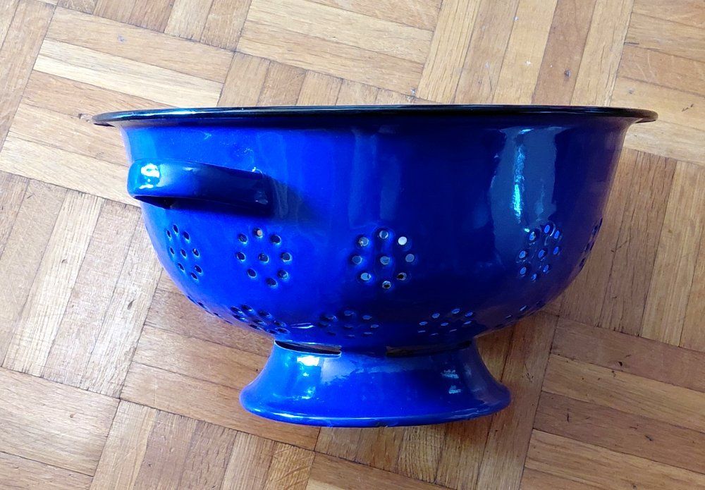 Elettrodomestici da cucina: Altes blaues emailliertes Blechsieb -C53 – Usato da Morges venduto da vimajes12 1