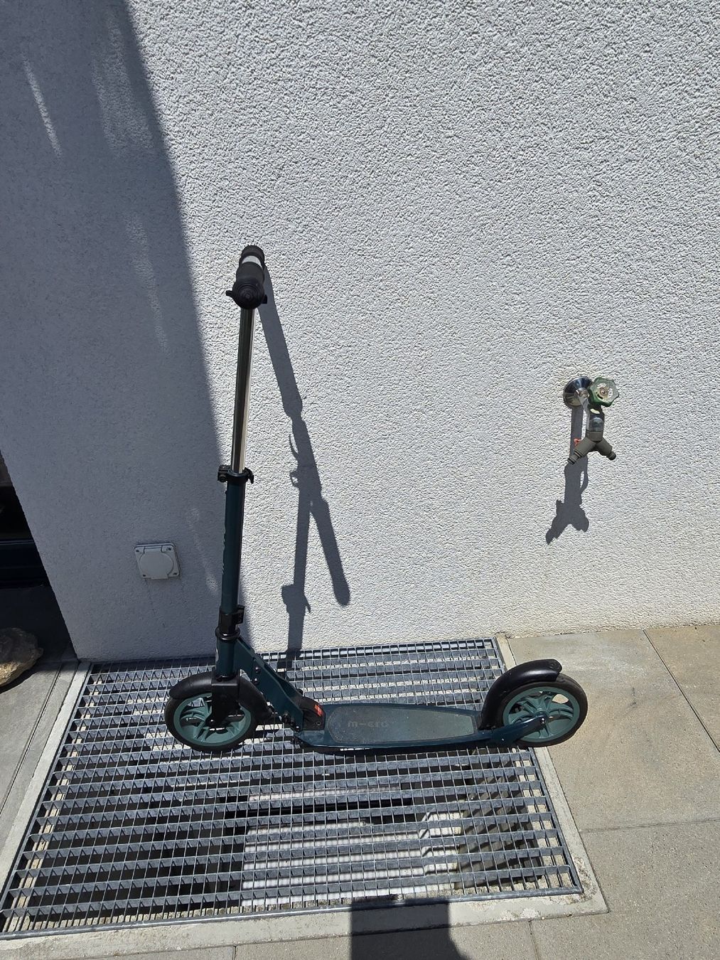 Skateboards: Trottinette Micro M-Kick bleu d'occasion – Usato da Fribourg venduto da Fbh