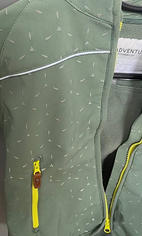 Jacken & Mäntel: Softshell Jacke von PompdeLux Gr. 116 – Gebraucht aus Arlesheim von Livifee 2