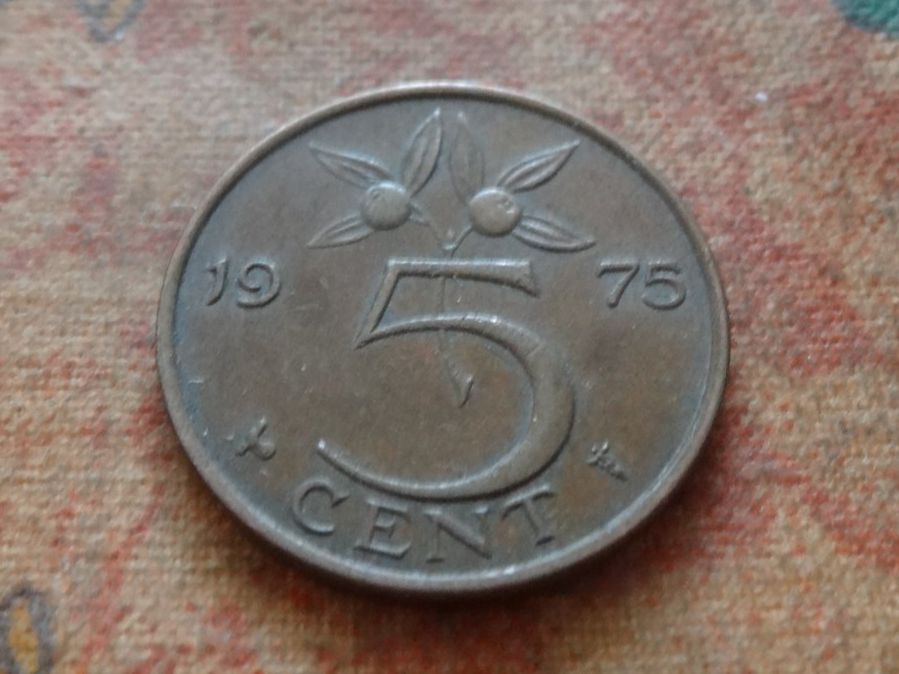 Tutti le monete: PAYS-BAS  Nederland  5  Cent  1975  (P) – Usato da Romanel-sur-Lausanne venduto da Swift13