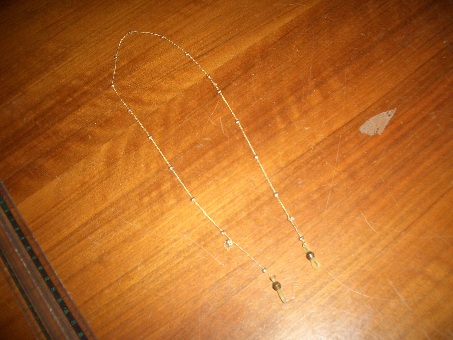 Catenine: Antike-Brillenband Goldfarben mit Perlen – Usato da Präz venduto da Eroberto