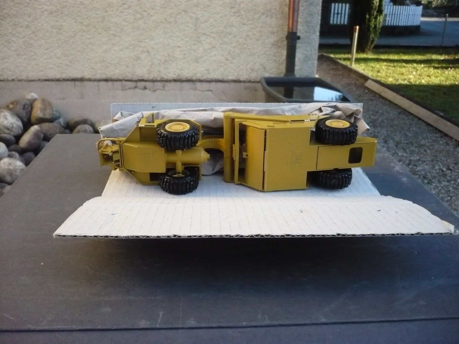 Caterpillar Kit di modellismo & Modellini statici: Scraper Caterpillar Push-Pull Schürfzug CAT 627 – Usato da Biberist venduto da Urmel 5