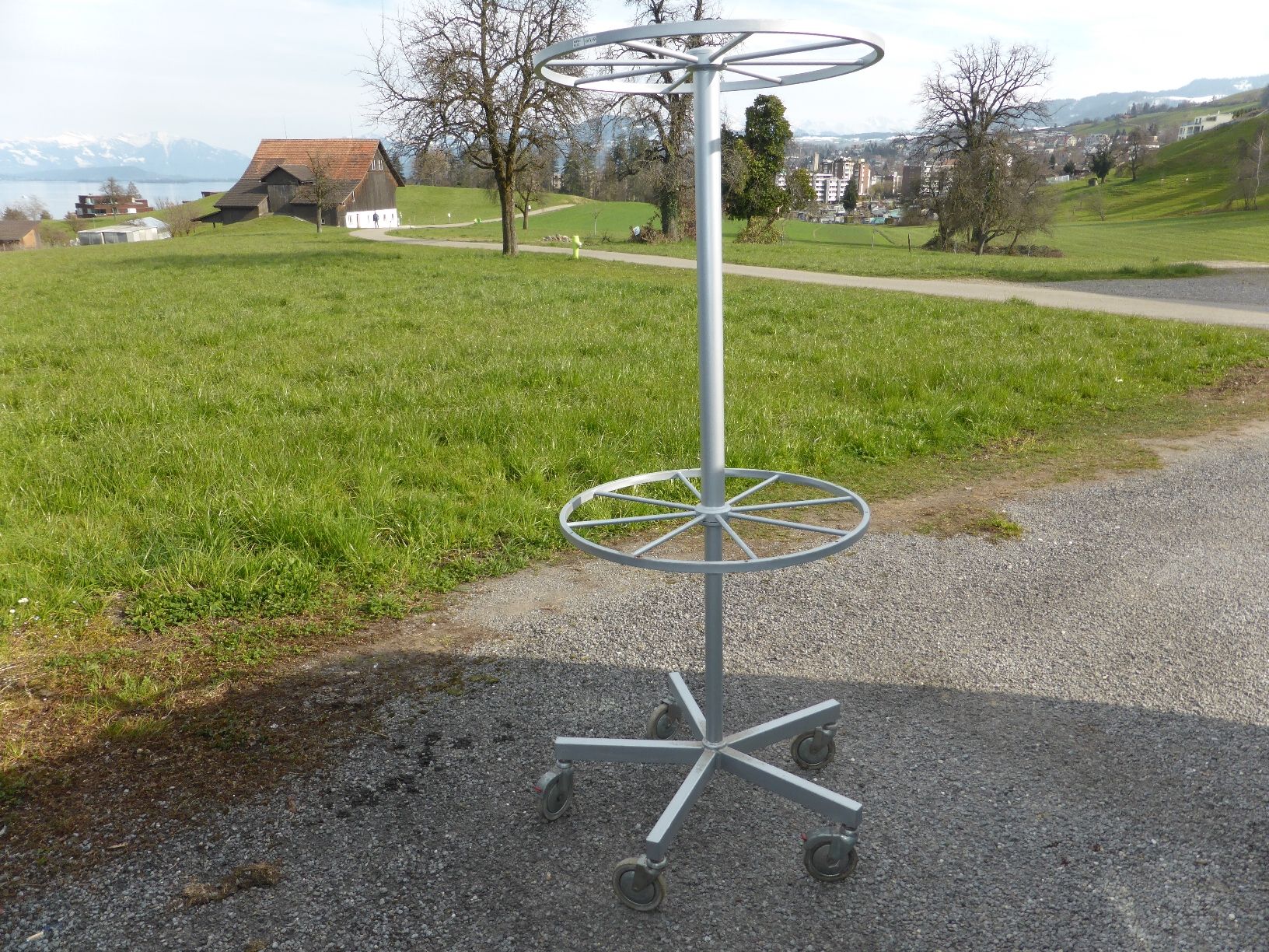 Garderobe: grosser Kleiderständer – Gebraucht aus Wädenswil von weihpos