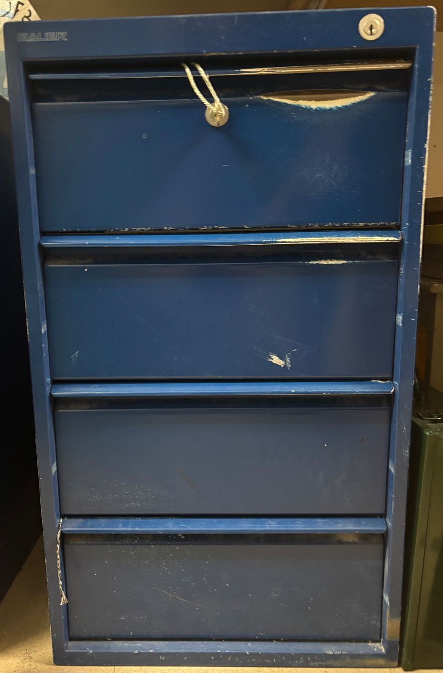 Armoires: Werkzeugschrank – D'occasion à Emmenbrücke par Rsievi