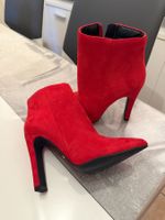Magnifique paire d'escarpins bottines rouges très sexy NEUVE