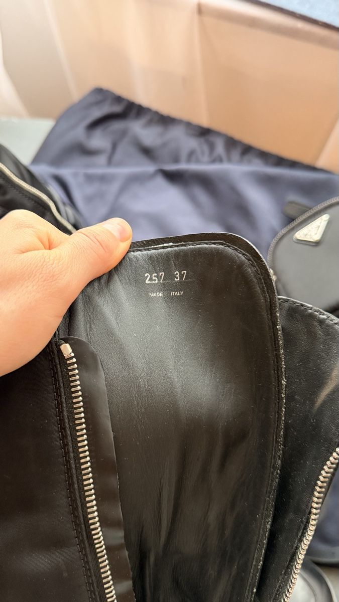Prada Scarpe da donna: PRADA Black Leather Boots Size 37. Great Condition! – Usato da Zürich venduto da ele_5wrd 5