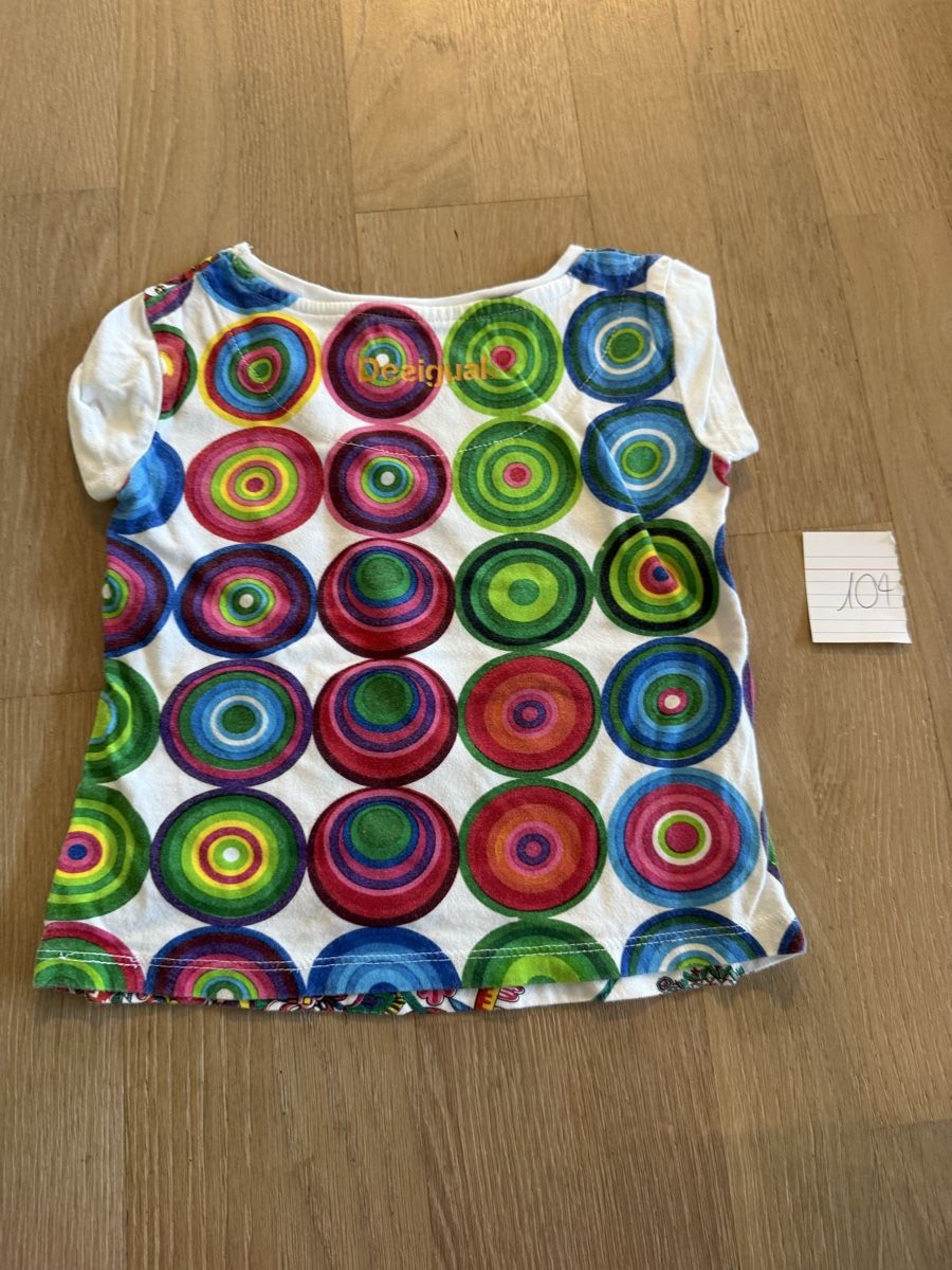 Desigual Camicette, T-shirt & Top: Desigual T-Shirt, Grösse 104 – Usato da Winkel venduto da zucchetti 1