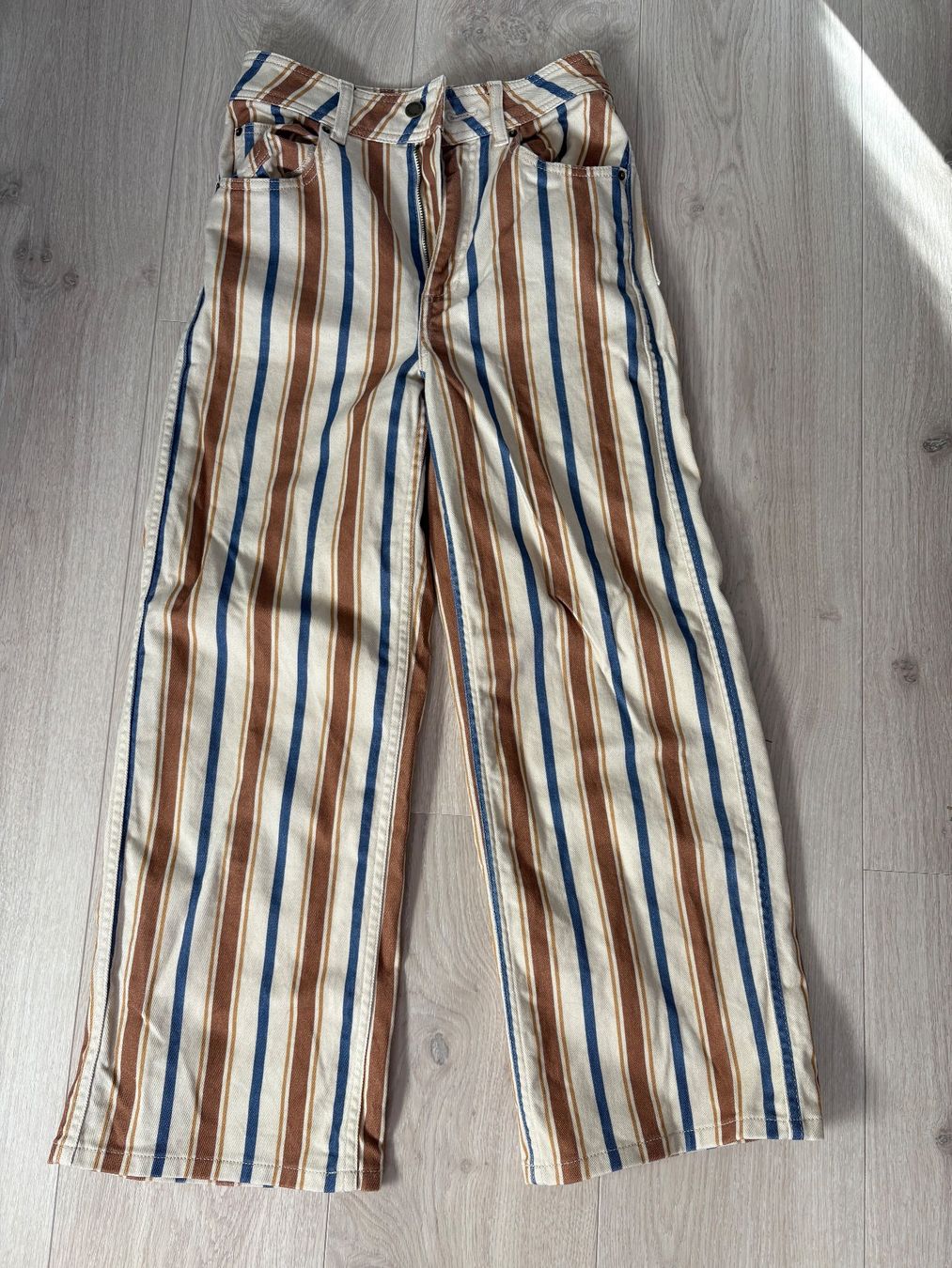 Sezane Pantaloni: Sezane CROP rayé – Usato da Gland venduto da Leg_Alicia01 1