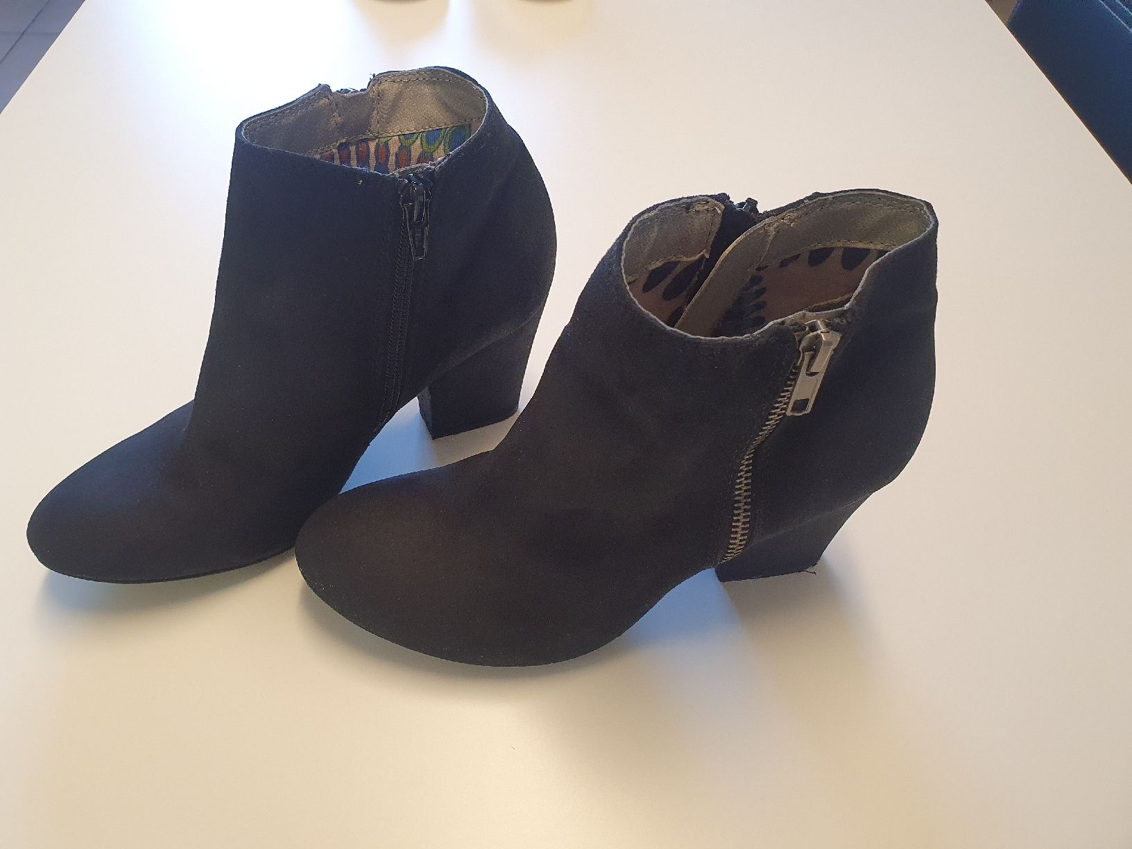 Scarpe da donna: Schwarze CUBE Stiefeletten Gr. 38 – Usato da Erlinsbach venduto da conc7