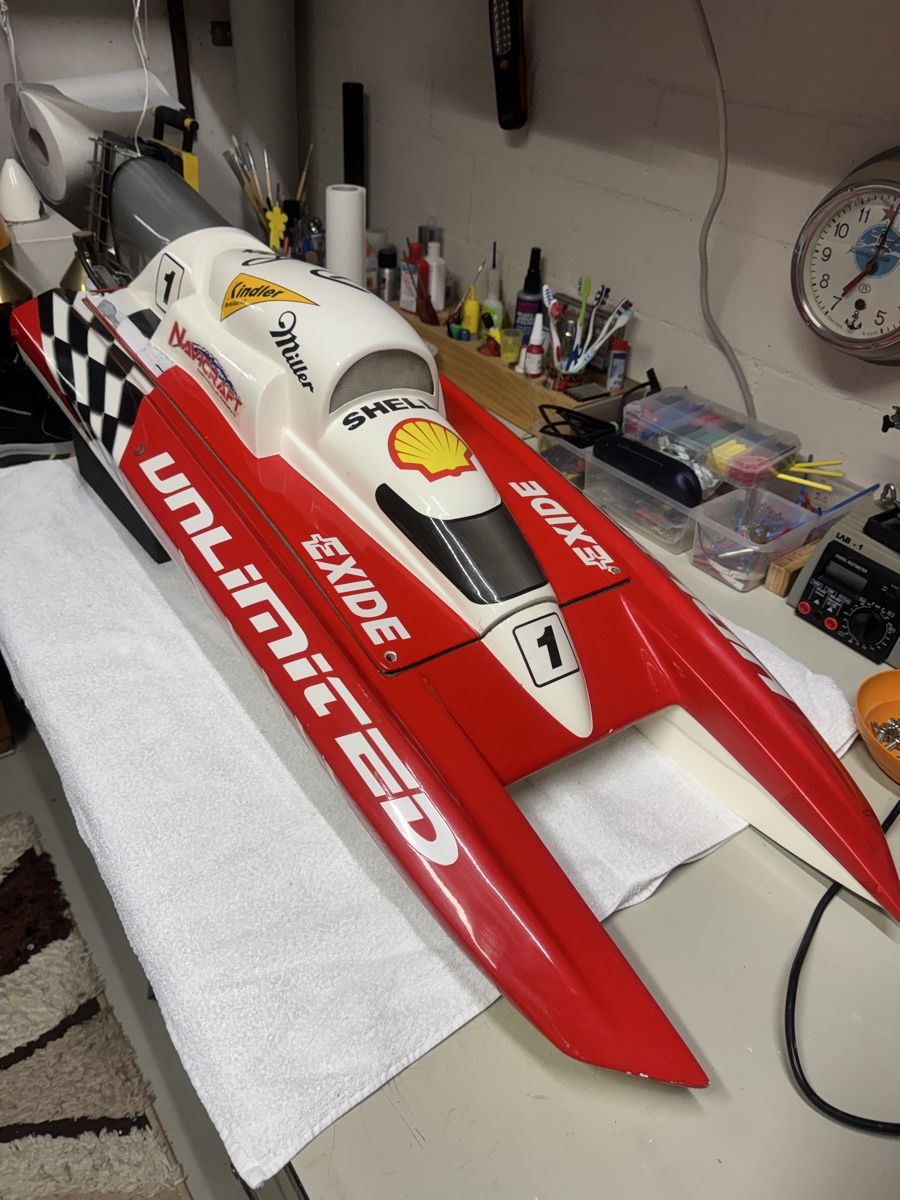 Modellismo RC: Rennboot RC – Usato da Wilen b. Wollerau venduto da Loonyacht 7