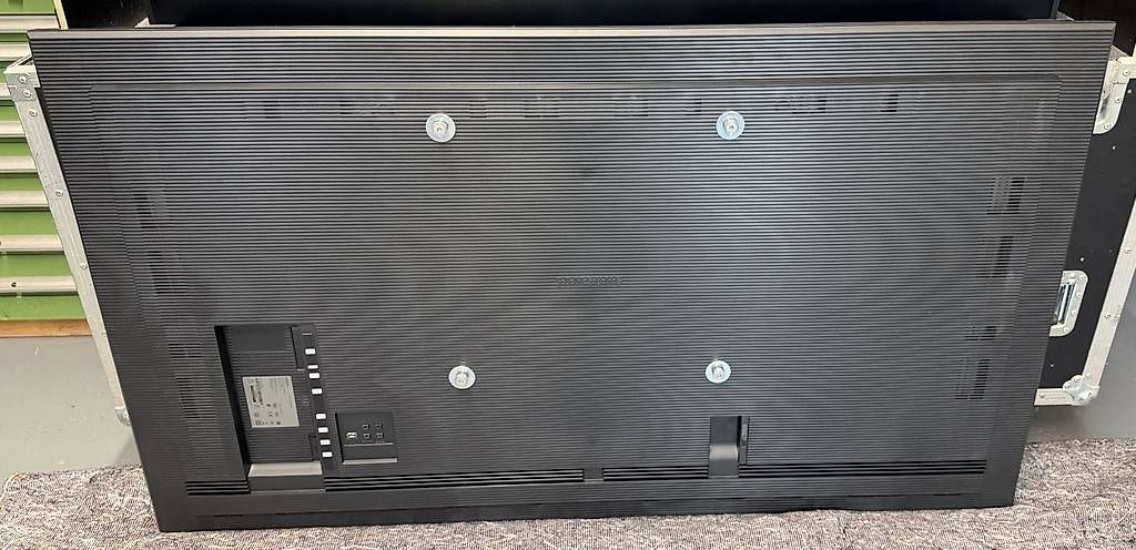 Monitore: Samsung Professional Display QH65R mit Flightcase – Gebraucht aus Rüti ZH von Philippek 4