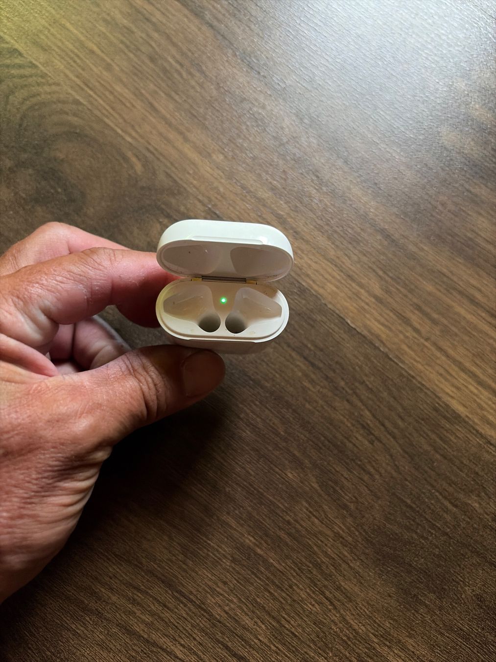 Apple Casques audio: Apple AirPods Ladecase – Défectueux à Mollis par Stern8577 1