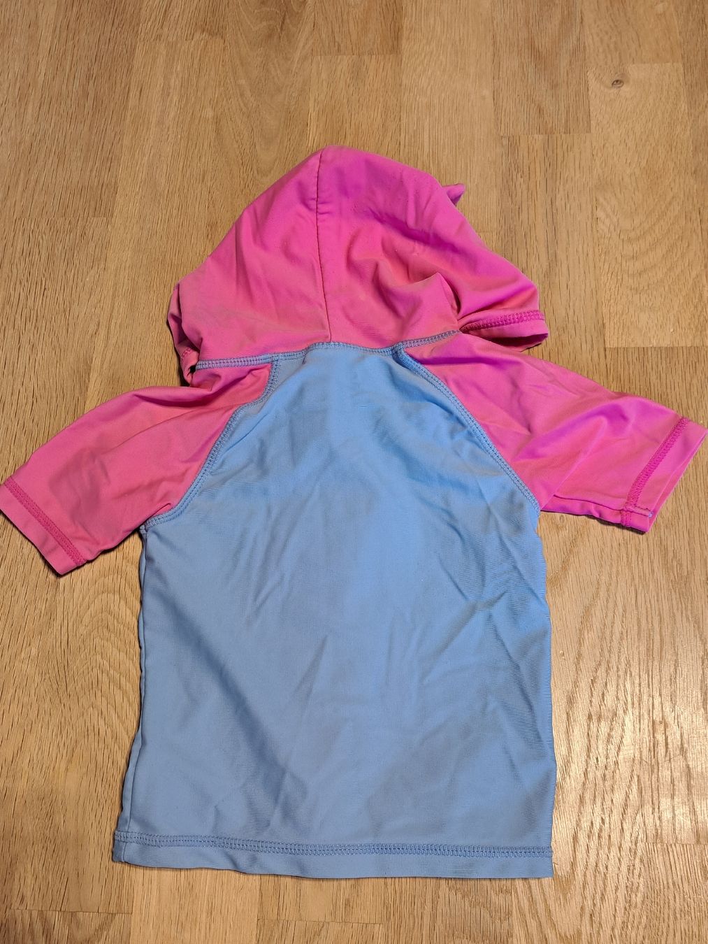 Costumi da bagno & Bikini: UV-Bade Oberteil mit Kapuze Gr. 74/80 – Usato da Bergdietikon venduto da Staphylococcus 1