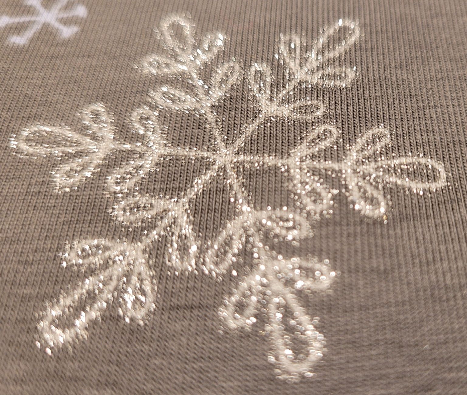 Stoffe: 1m Jersey grau Schneeflocken – Neu (gemäss Beschreibung) aus Madiswil von fabrics 1
