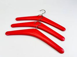 3 Vintage Kleiderbügel - rot Kunstleder, weich gepolstert