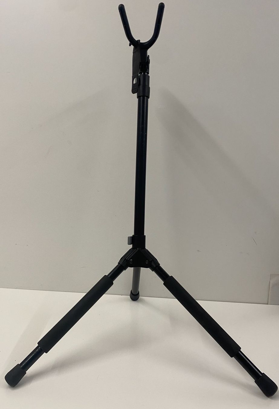König & Meyer Supporti per strumenti musicali & leggii: K&M Gitarrenständer Memphis – Usato da Dietikon venduto da Ilsru
