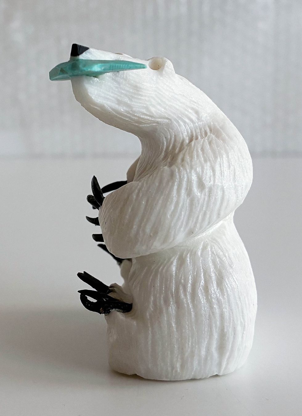 Statuette: Alabaster Eisbär sitzend mit Fisch – Usato da Bäretswil venduto da robsonantik 1