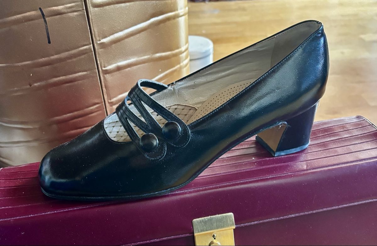 Damenschuhe: Paire de chaussures – Neu und originalverpackt aus Estavayer Le Lac von sico1260