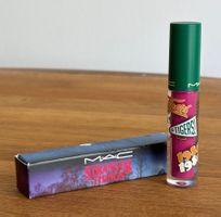 MAC Stranger Things Lipglass Wild Wheeler (A91)