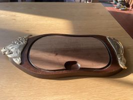 Servierplatte Holz mit Kuhkopf-Applikation aus Metall, oval