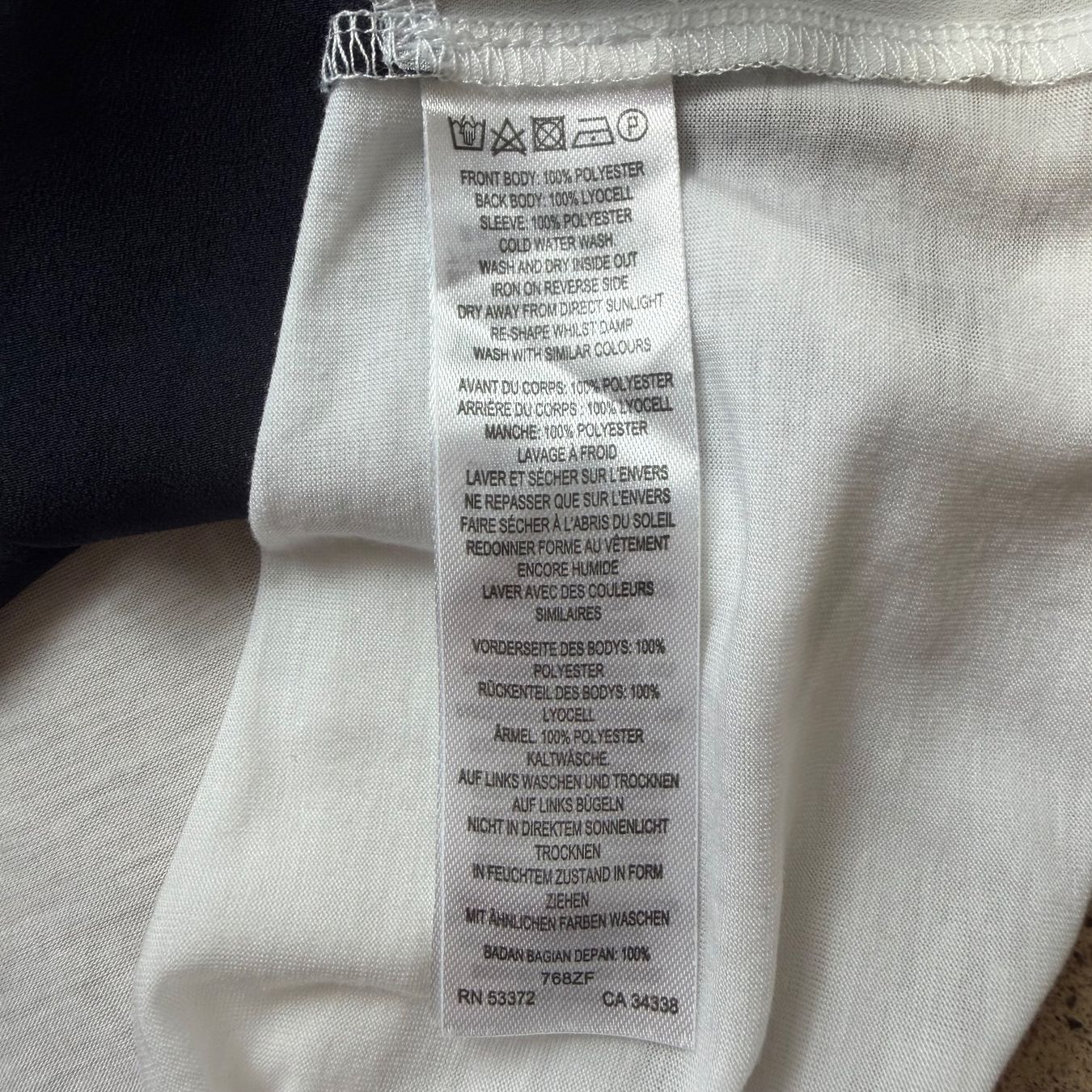 French Connection T-Shirts: FRENCH CONNECTION T-Shirt 💙 – Gebraucht aus Zürich von ClosetQueen 9