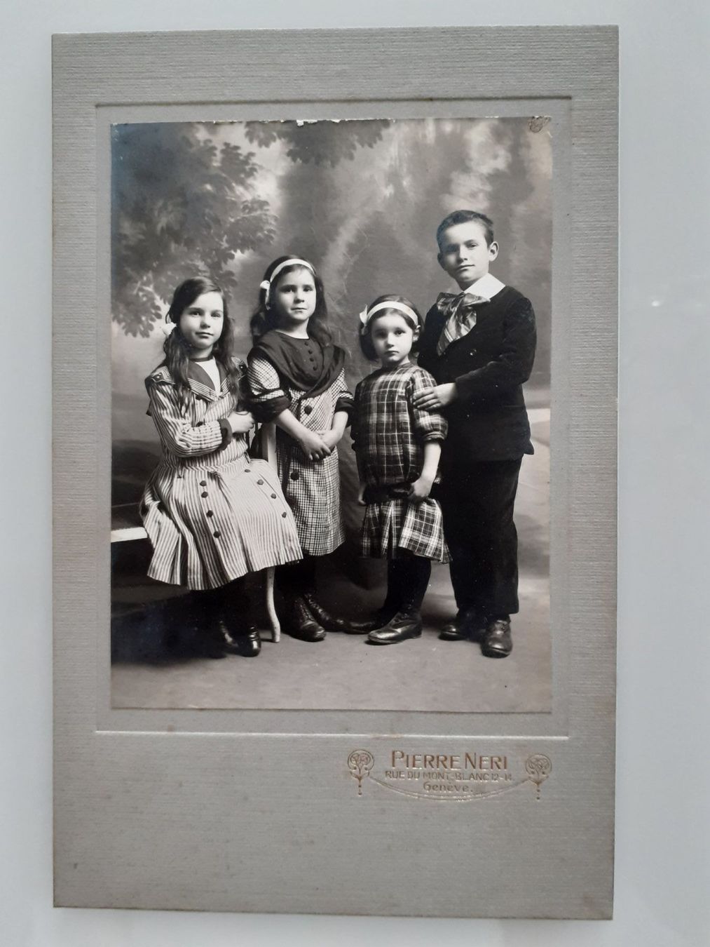 Posters & Illustrations: Foto antik Kinder Gruppe – D'occasion à Mörschwil par lindaswunderkiste 1