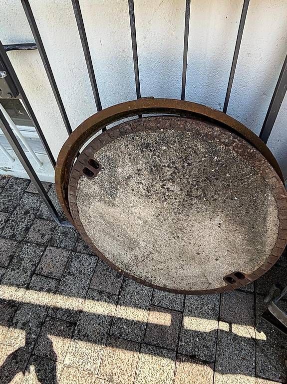 Sonstige Baumaterialien: Schachtdeckel mit Ring  – Gebraucht aus Eschikofen von noweli