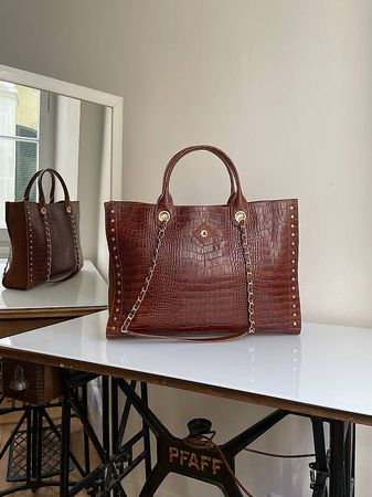 Sac grand format en cuir brun effet croco, très chic ! 