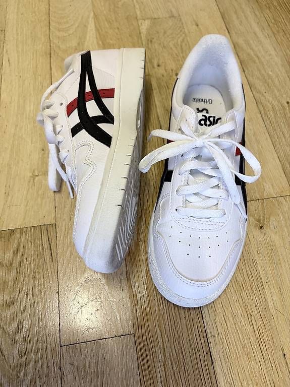 Asics Damenschuhe: Weisse Sneakers Asics – Gebraucht aus Basel von ale_vrd5