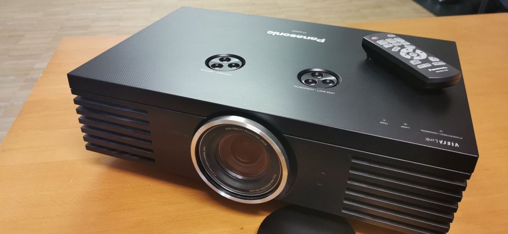 Beamer Panasonic PT AE4000 Full HD Ab Fr 1 NP 3 000 Gebraucht 