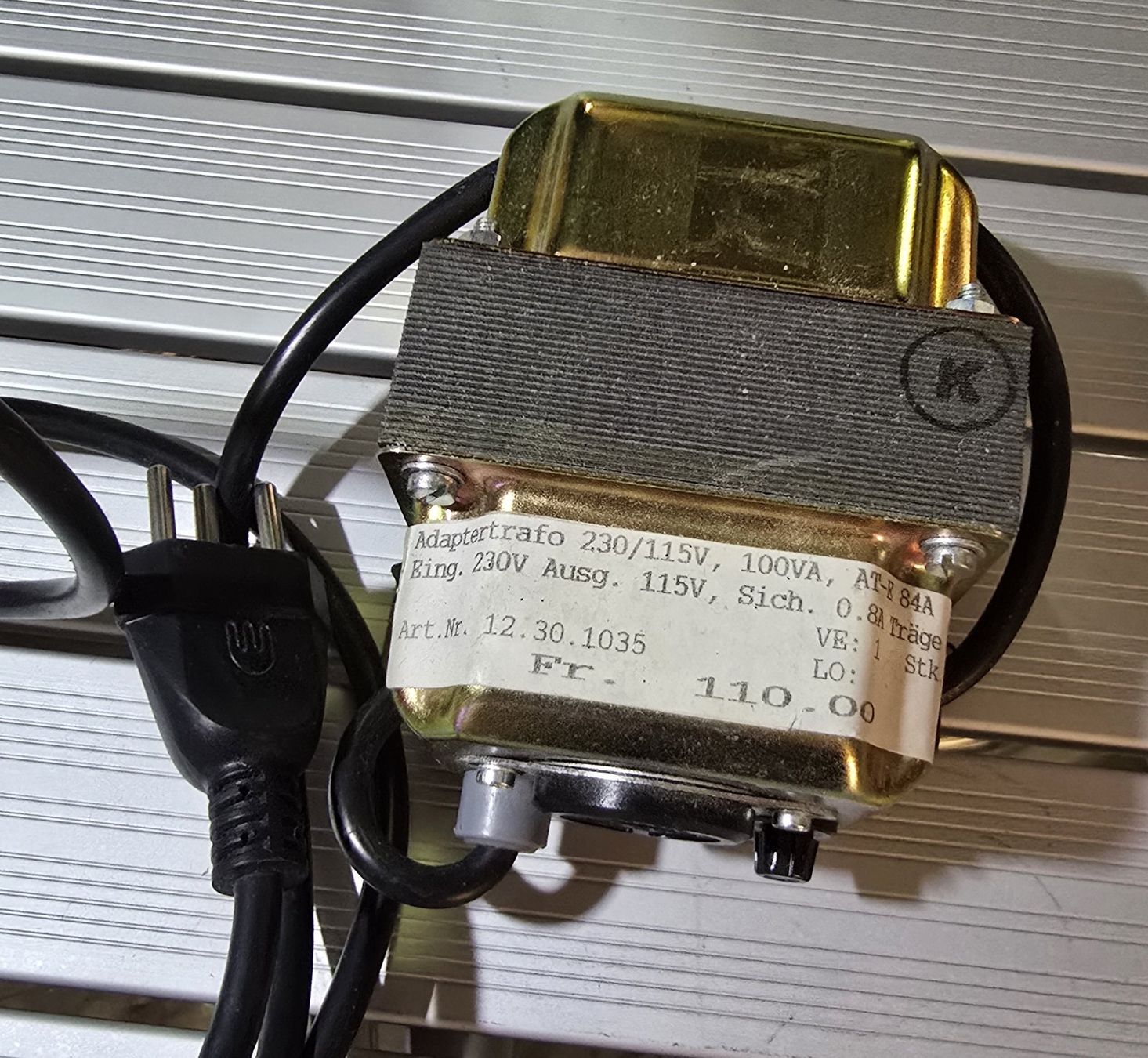 Unità & Adattatore: Adaptertrafo 220 V auf 115 V – Nuovo (secondo la descrizione) da Zürich venduto da Denios