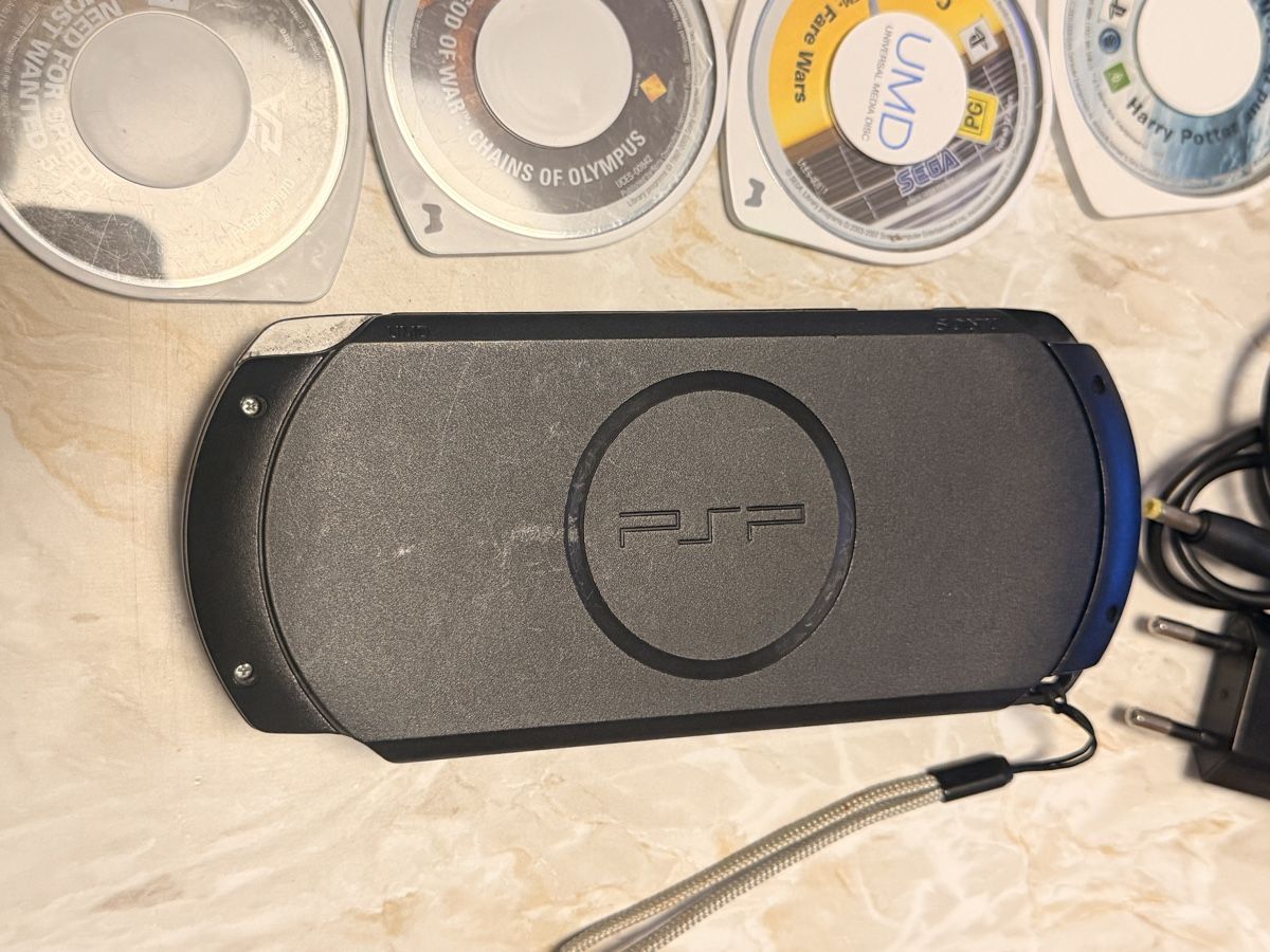 Sony Console: PSP avec 12 jeux UMD – Usato da Grenchen venduto da 24.07LD 4