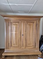 Armoire en bois massif