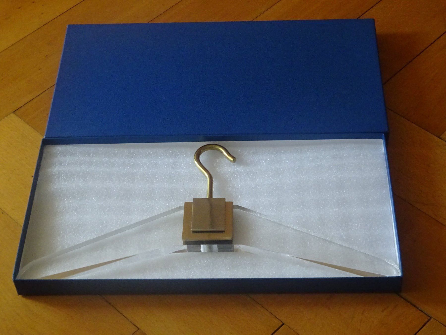 Porte manteau: Acrylglas Kleiderbügel / Designerstück – D'occasion à Esslingen par eintagammeer 4