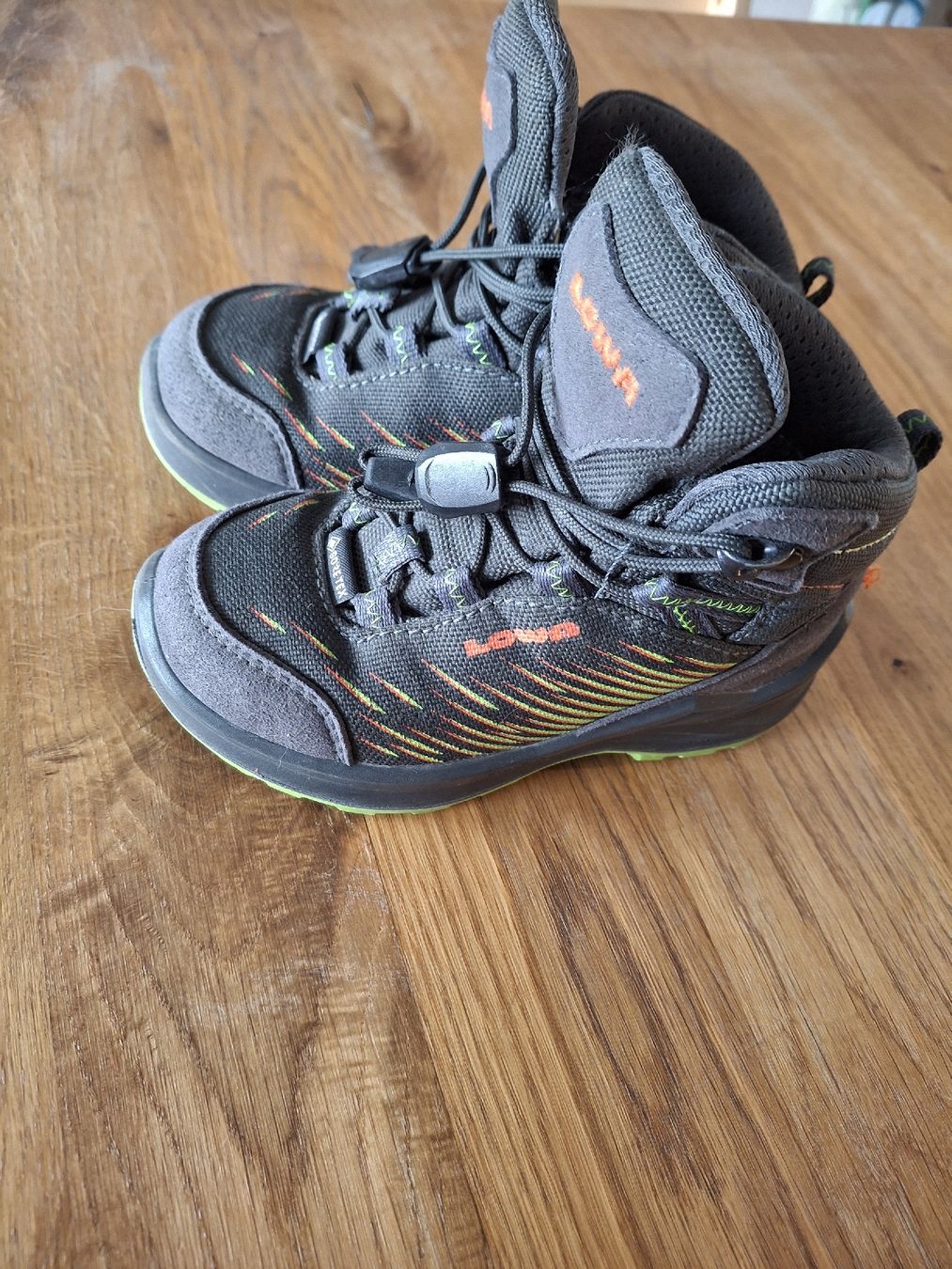 Lowa Scarpe per ragazzi: Lowa Kinder Wanderschuhe Gore-Tex, Gr. 24 – Usato da Oberentfelden venduto da lis_hau