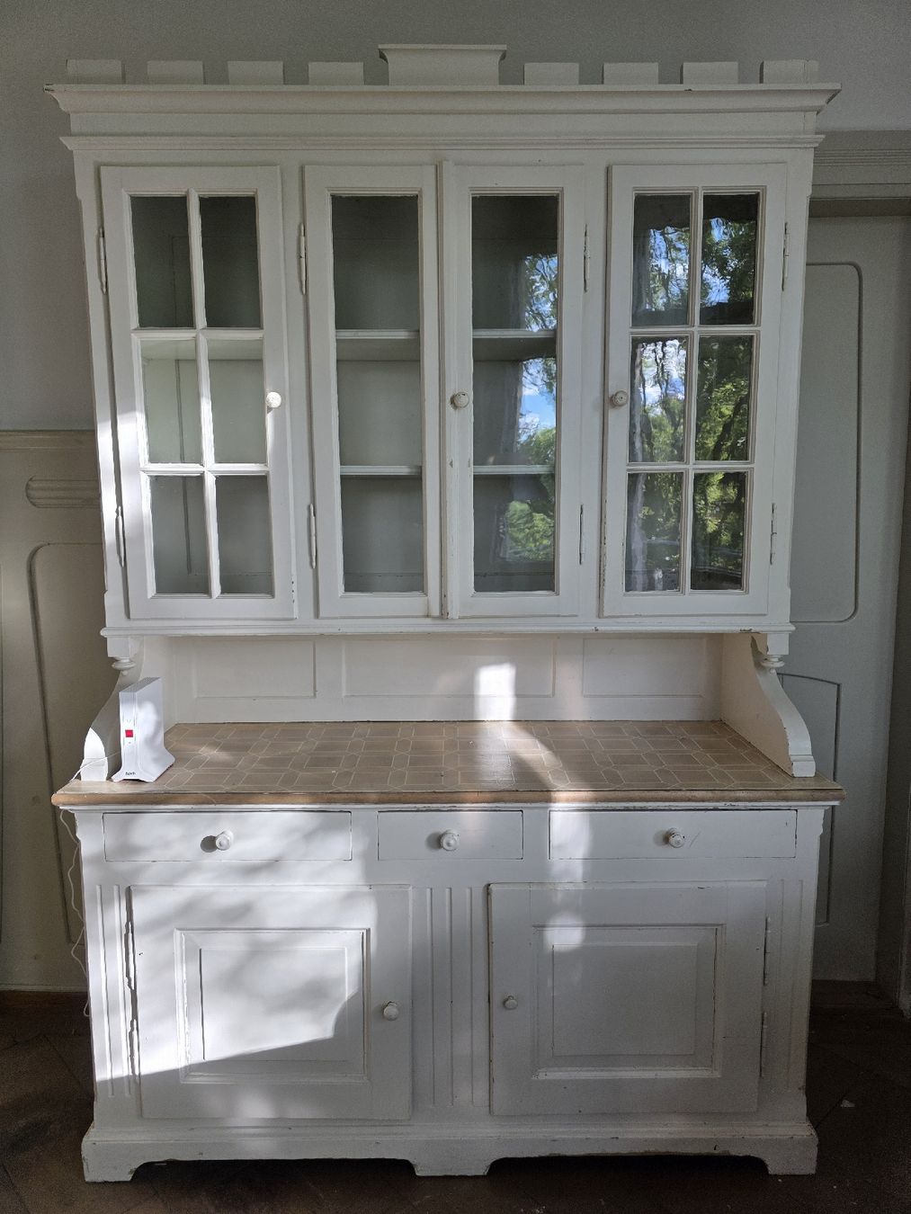 Büffets: weisses Buffet mit Vitrine - Vintage – Gebraucht aus Zürich von aez_25sd