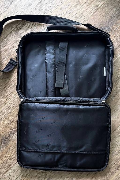 Valigie & Borse: Laptoptasche / Notebook Case schwarz – Nuovo (secondo la descrizione) da Hünenberg See venduto da Sandra.12 1