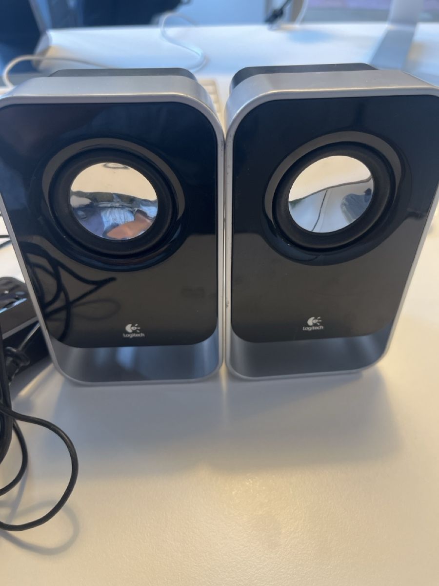 Logitech Home Cinema: Logitech LS21 2.1 Soundsystem – Usato da Basel venduto da HugChristine 1