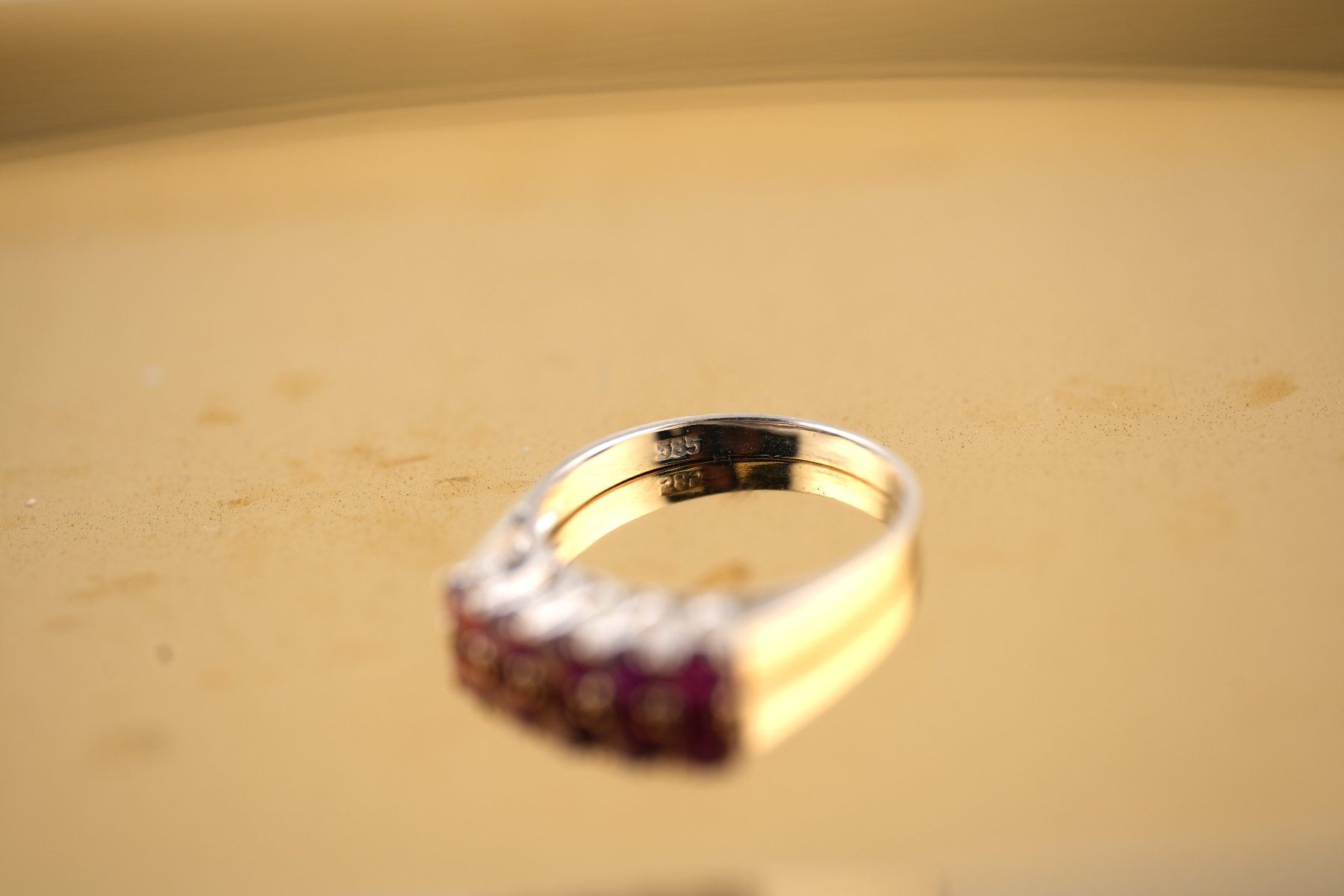 Ringe: Goldring 14K Weissgold mit 5xRubin – Gebraucht aus Basel von Vip24 5