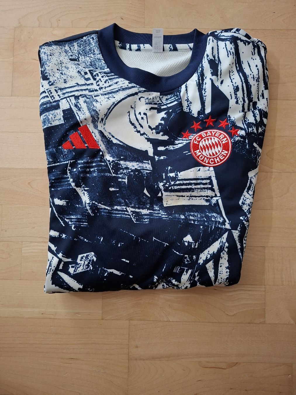 Adidas Maglioni & Felpe: Bayern München pre Match pullover Saison 2023/24  – Usato da Thun venduto da man_q2rj