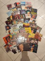 Lot de 80 vinyles 45 tours anciens divers artistes